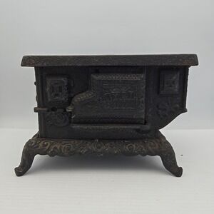 Vintage ROYAL Small Metal Toy Stove Cast Iron Rustic‎ Primitive Decoration